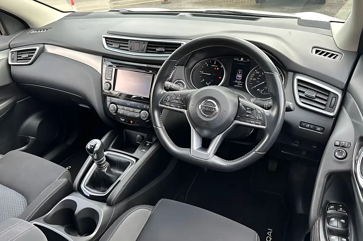 Used 2018 Nissan Qashqai N-Connecta Storm White - Interior and Exterior details 10