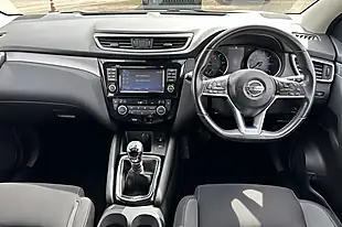 Used 2018 Nissan Qashqai N-Connecta Storm White - Interior and Exterior details 11