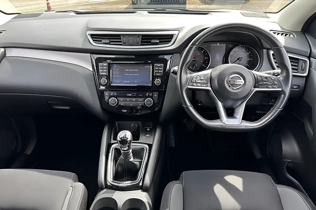 Used 2018 Nissan Qashqai N-Connecta Storm White - Interior and Exterior details 11