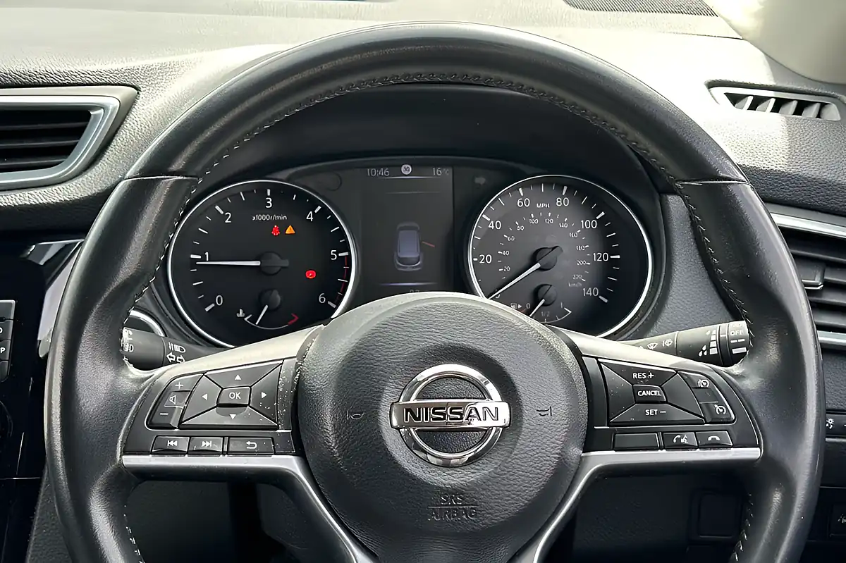 Used 2018 Nissan Qashqai N-Connecta Storm White - Interior and Exterior details 13