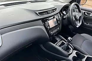 Used 2018 Nissan Qashqai N-Connecta Storm White - Interior and Exterior details 15