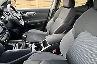 Used 2018 Nissan Qashqai N-Connecta Storm White - Interior and Exterior details 16