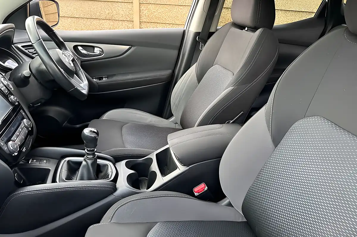 Used 2018 Nissan Qashqai N-Connecta Storm White - Interior and Exterior details 16