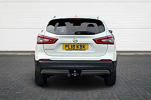 Used 2018 Nissan Qashqai N-Connecta Storm White - Interior and Exterior details 4