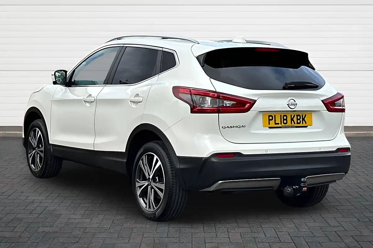 Used 2018 Nissan Qashqai N-Connecta Storm White - Interior and Exterior details 5
