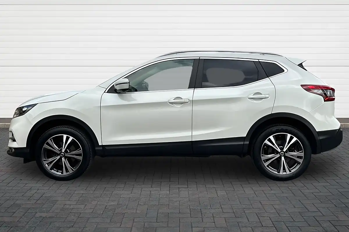 Used 2018 Nissan Qashqai N-Connecta Storm White - Interior and Exterior details 6
