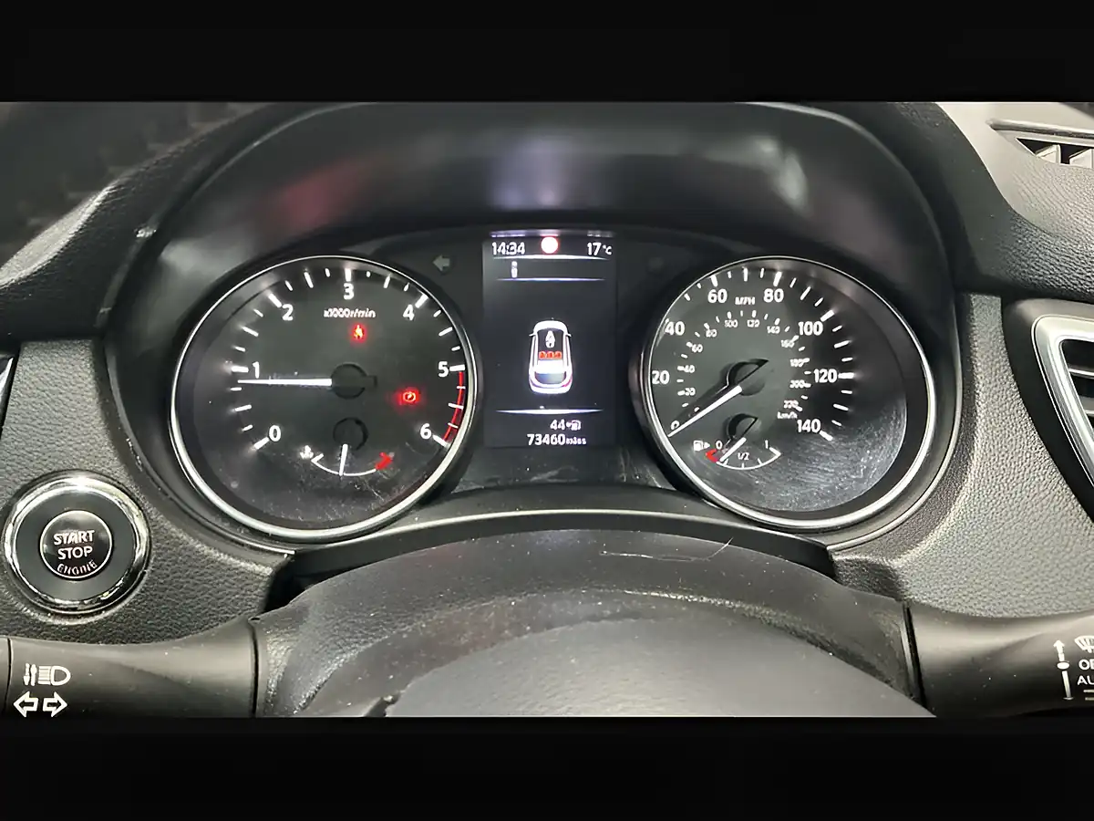 Used 2018 Nissan Qashqai N-Connecta Storm White - Interior and Exterior details 12