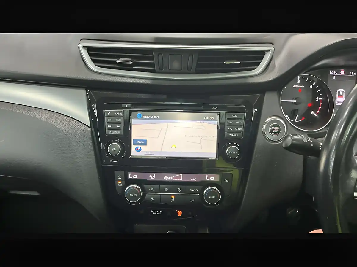 Used 2018 Nissan Qashqai N-Connecta Storm White - Interior and Exterior details 13