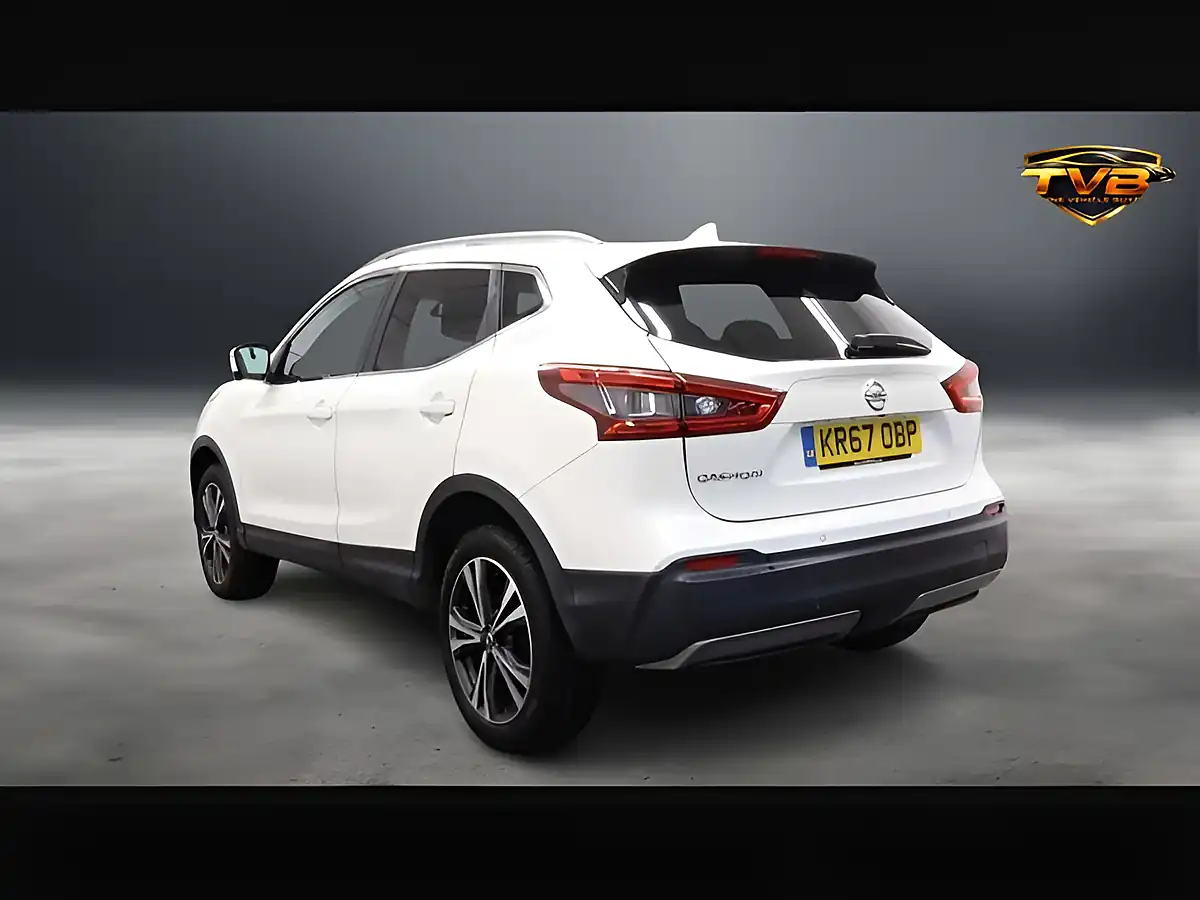 Used 2018 Nissan Qashqai N-Connecta Storm White - Interior and Exterior details 4