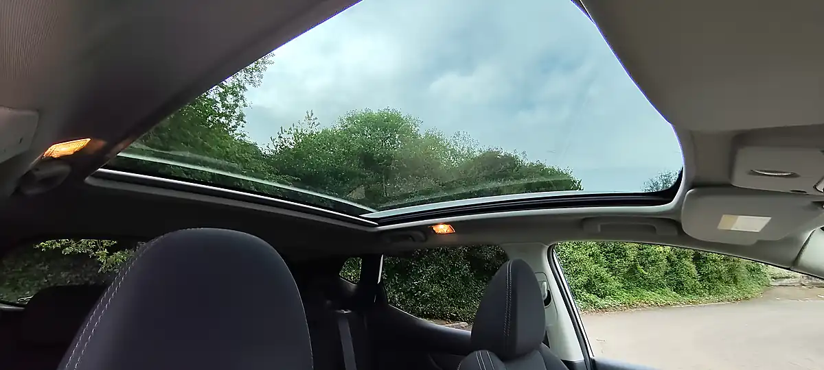 Used 2018 Nissan Qashqai N-Connecta White - Interior and Exterior details 12