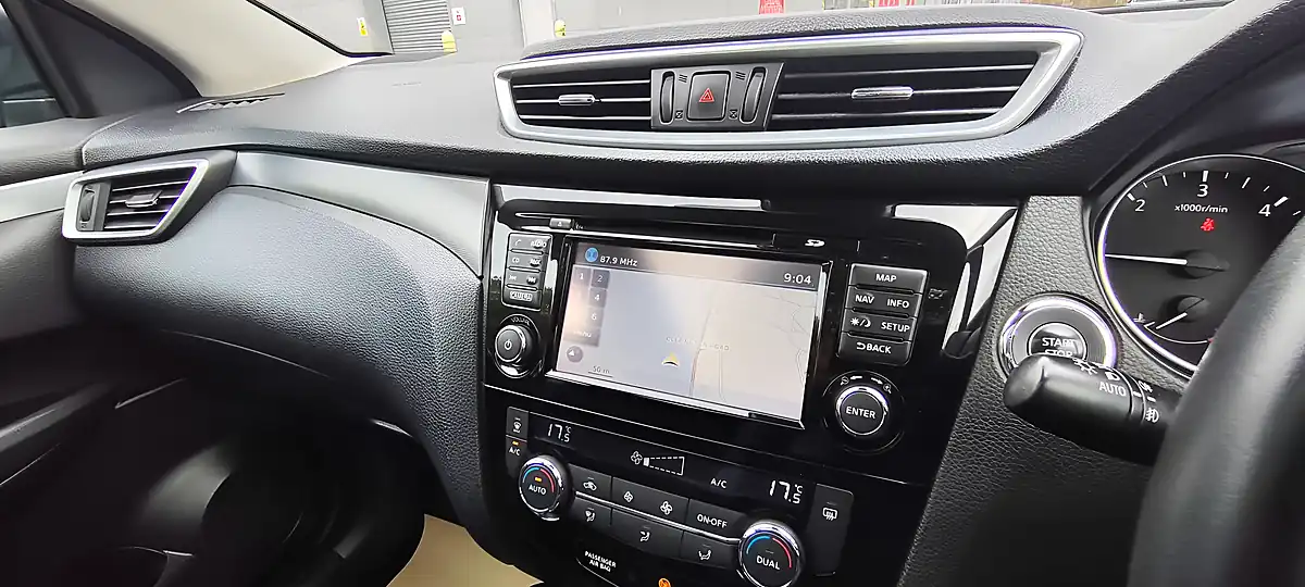 Used 2018 Nissan Qashqai N-Connecta White - Interior and Exterior details 14