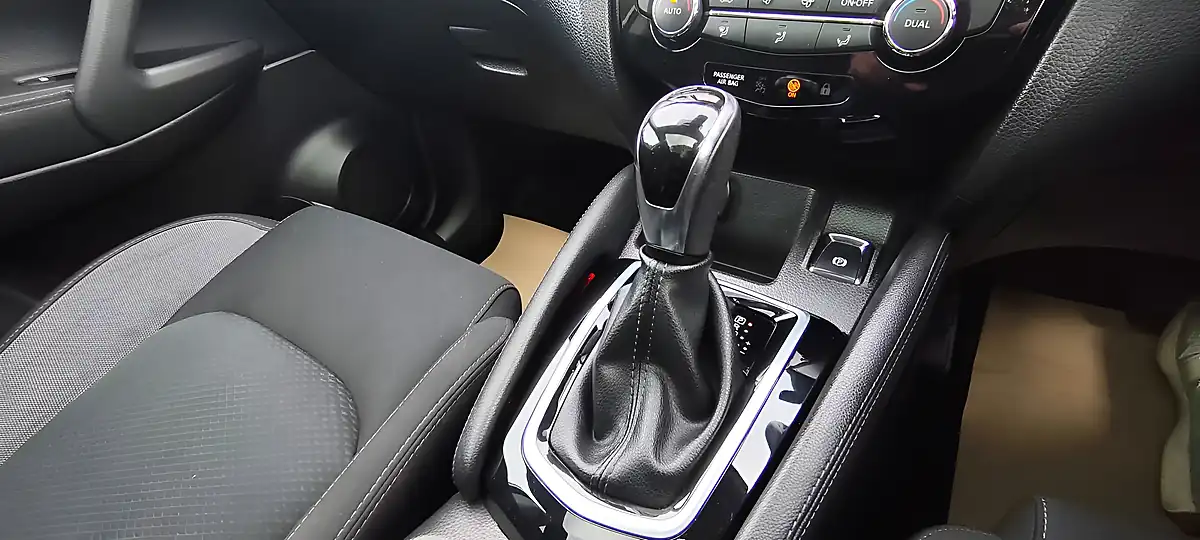Used 2018 Nissan Qashqai N-Connecta White - Interior and Exterior details 15