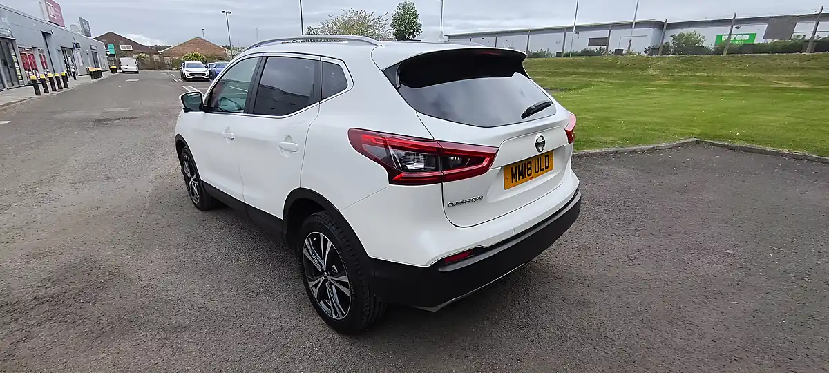 Used 2018 Nissan Qashqai N-Connecta White - Interior and Exterior details 3