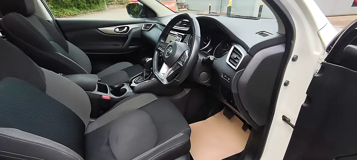 Used 2018 Nissan Qashqai N-Connecta White - Interior and Exterior details 9