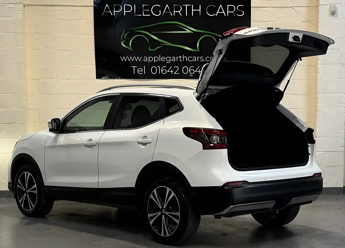 Used 2018 Nissan Qashqai N-Connecta White - Interior and Exterior details 8