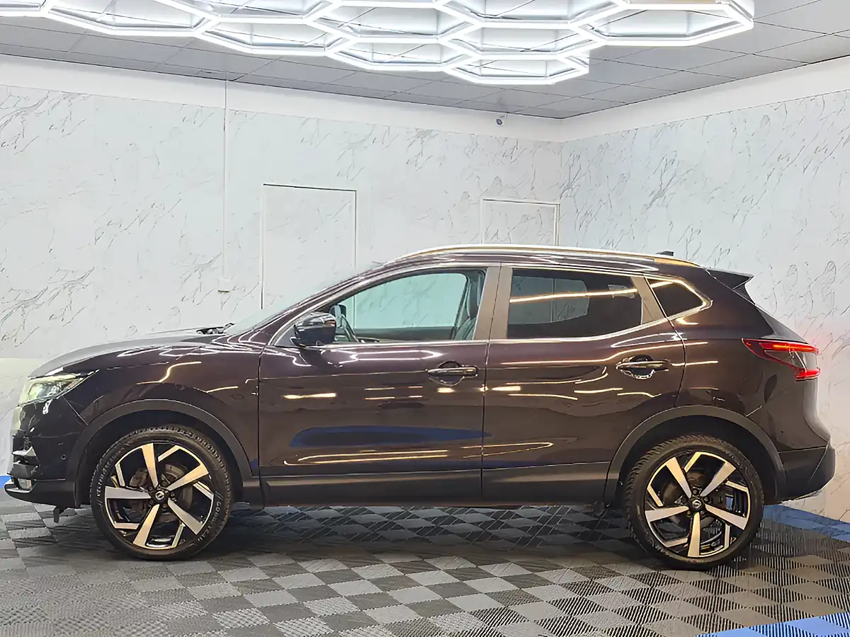 Used 2018 Nissan Qashqai Tekna Black - Interior and Exterior details 10