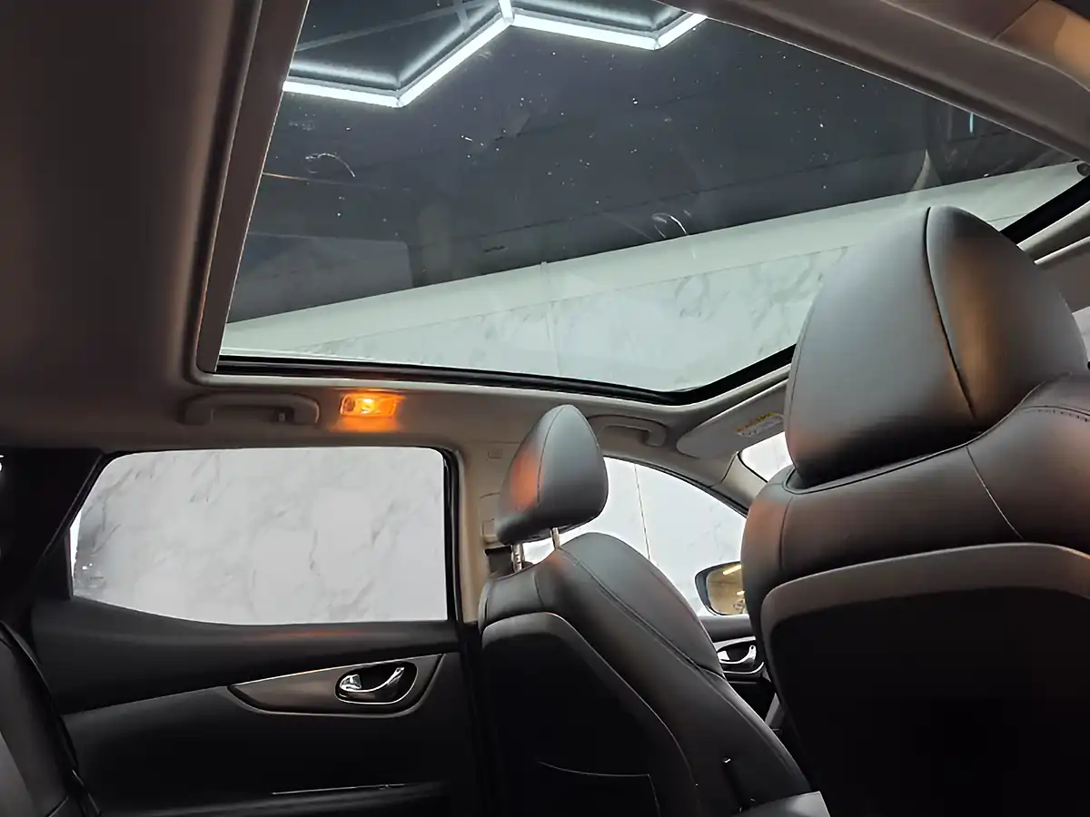 Used 2018 Nissan Qashqai Tekna Black - Interior and Exterior details 11
