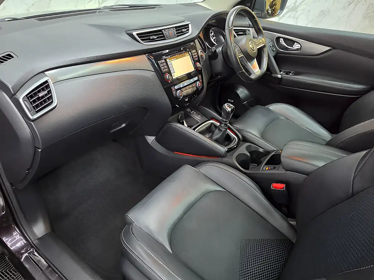 Used 2018 Nissan Qashqai Tekna Black - Interior and Exterior details 15