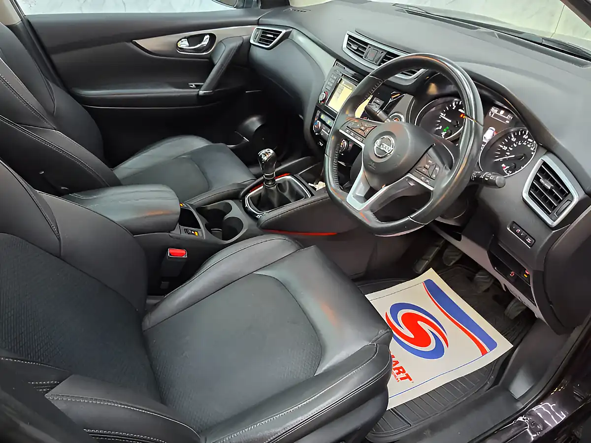 Used 2018 Nissan Qashqai Tekna Black - Interior and Exterior details 17