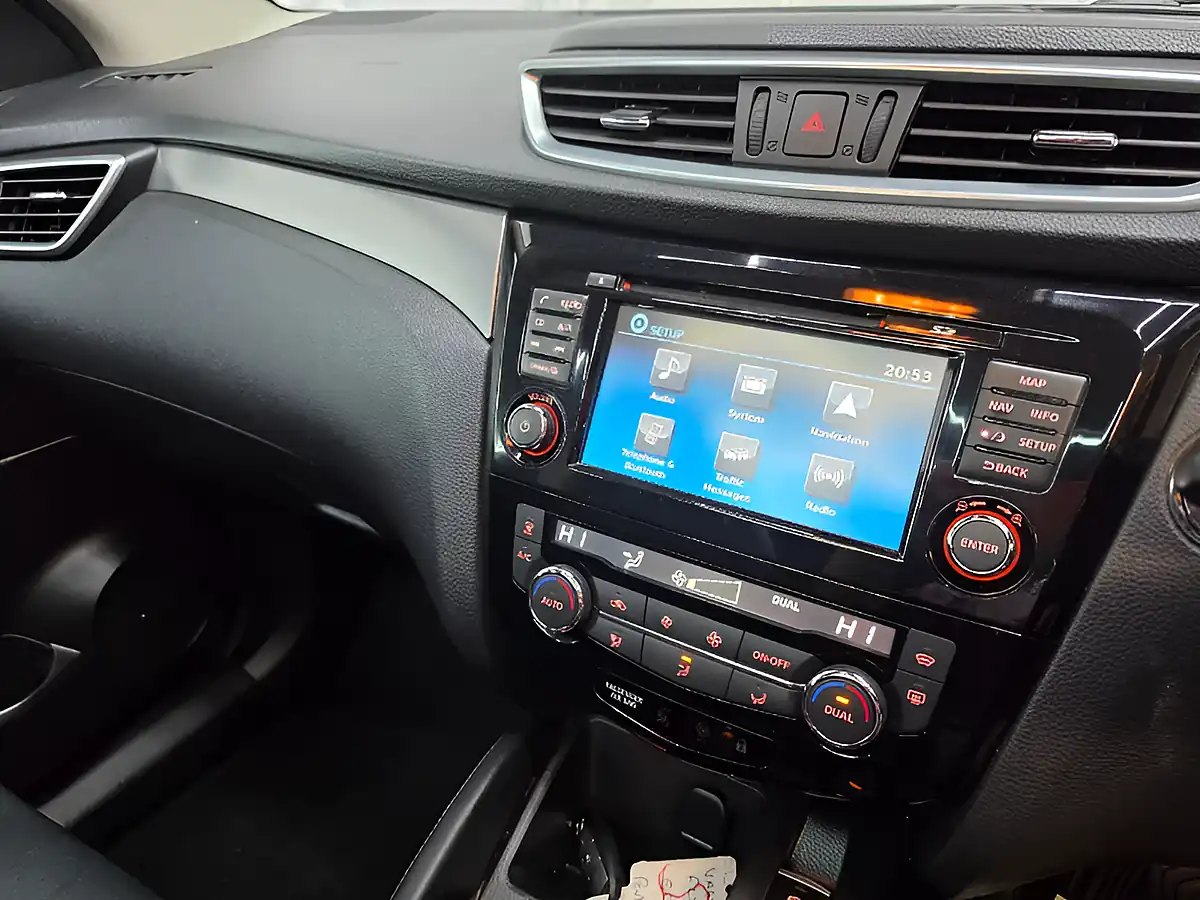 Used 2018 Nissan Qashqai Tekna Black - Interior and Exterior details 19