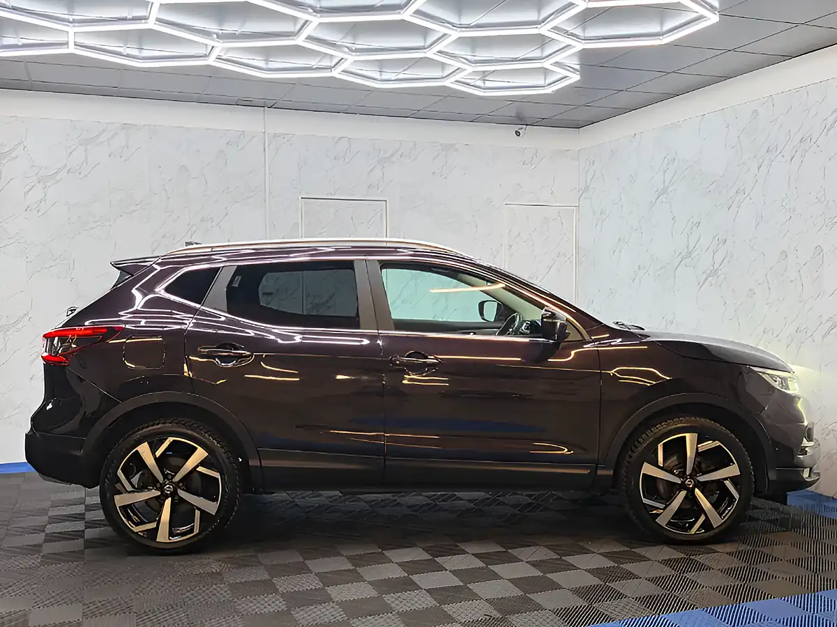 Used 2018 Nissan Qashqai Tekna Black - Interior and Exterior details 8