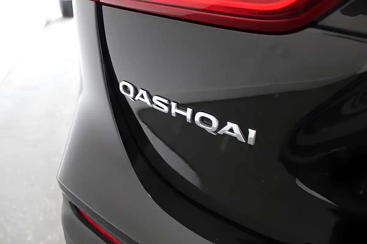 Used 2018 Nissan Qashqai Tekna Black - Interior and Exterior details 10
