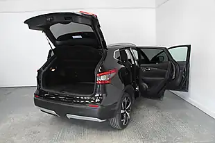 Used 2018 Nissan Qashqai Tekna Black - Interior and Exterior details 11