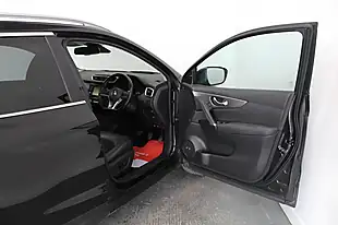 Used 2018 Nissan Qashqai Tekna Black - Interior and Exterior details 12