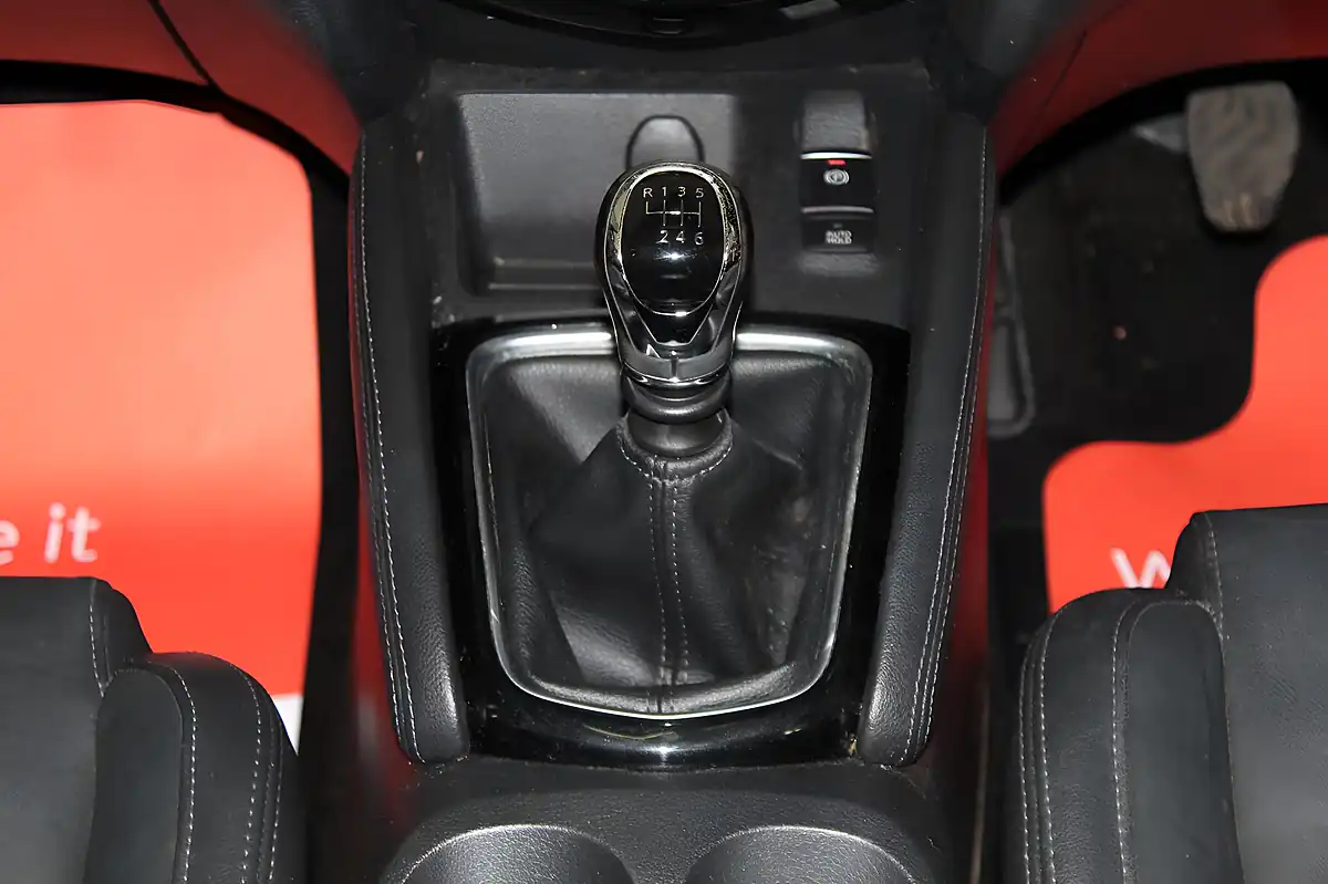 Used 2018 Nissan Qashqai Tekna Black - Interior and Exterior details 16