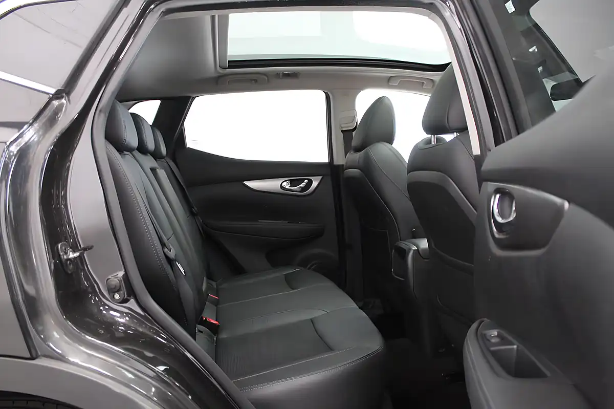 Used 2018 Nissan Qashqai Tekna Black - Interior and Exterior details 19