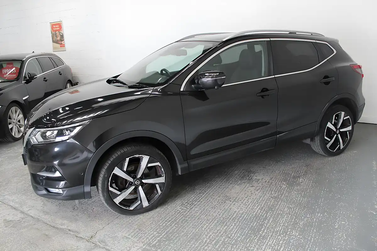 Used 2018 Nissan Qashqai Tekna Black - Interior and Exterior details 4