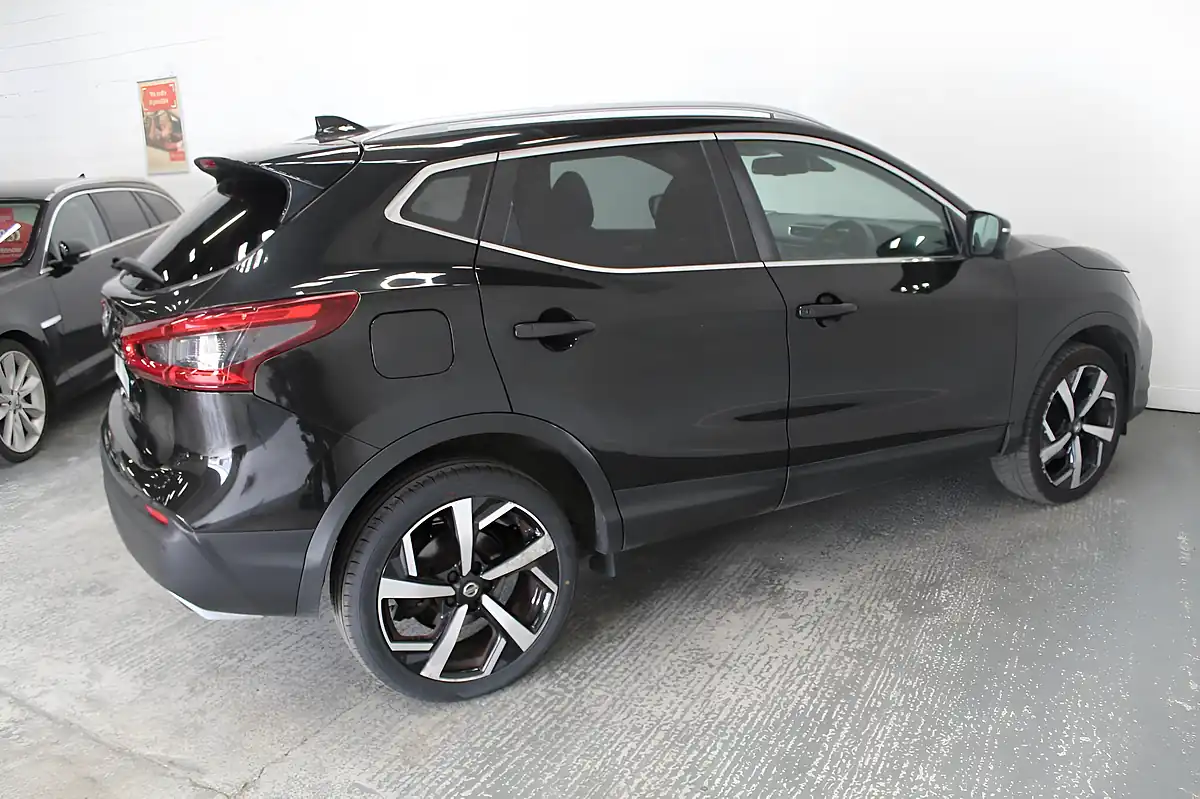 Used 2018 Nissan Qashqai Tekna Black - Interior and Exterior details 8