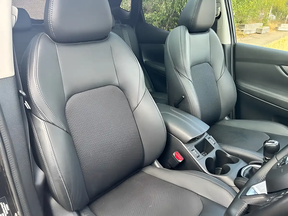 Used 2018 Nissan Qashqai Tekna Black - Interior and Exterior details 12