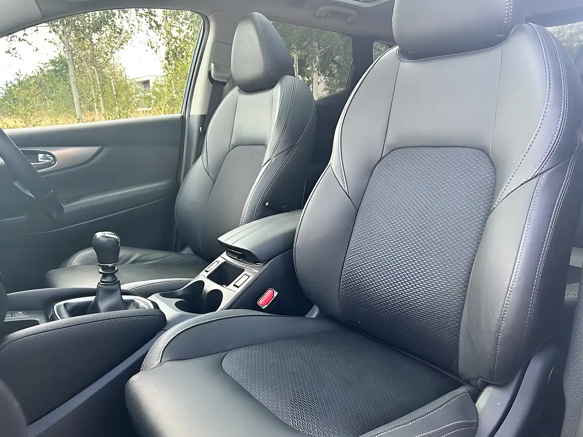 Used 2018 Nissan Qashqai Tekna Black - Interior and Exterior details 13