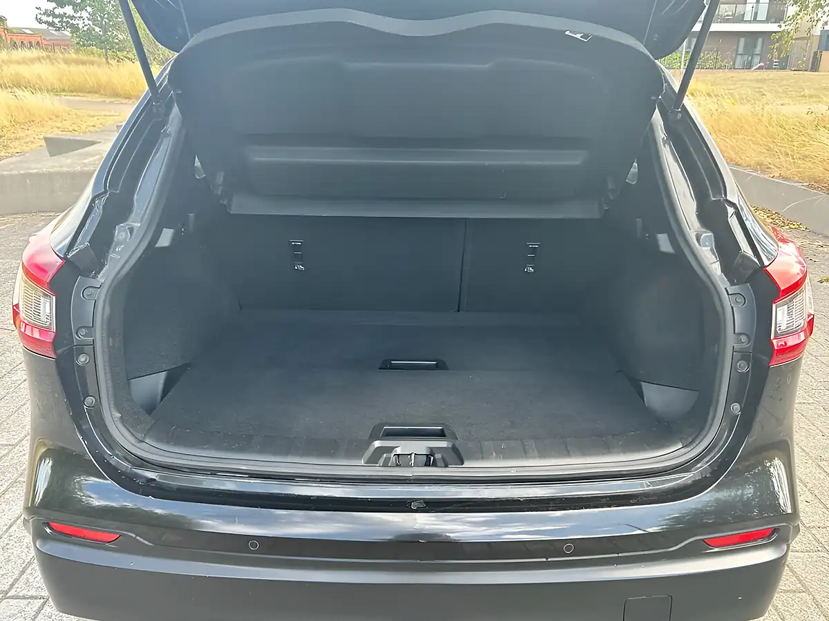 Used 2018 Nissan Qashqai Tekna Black - Interior and Exterior details 14