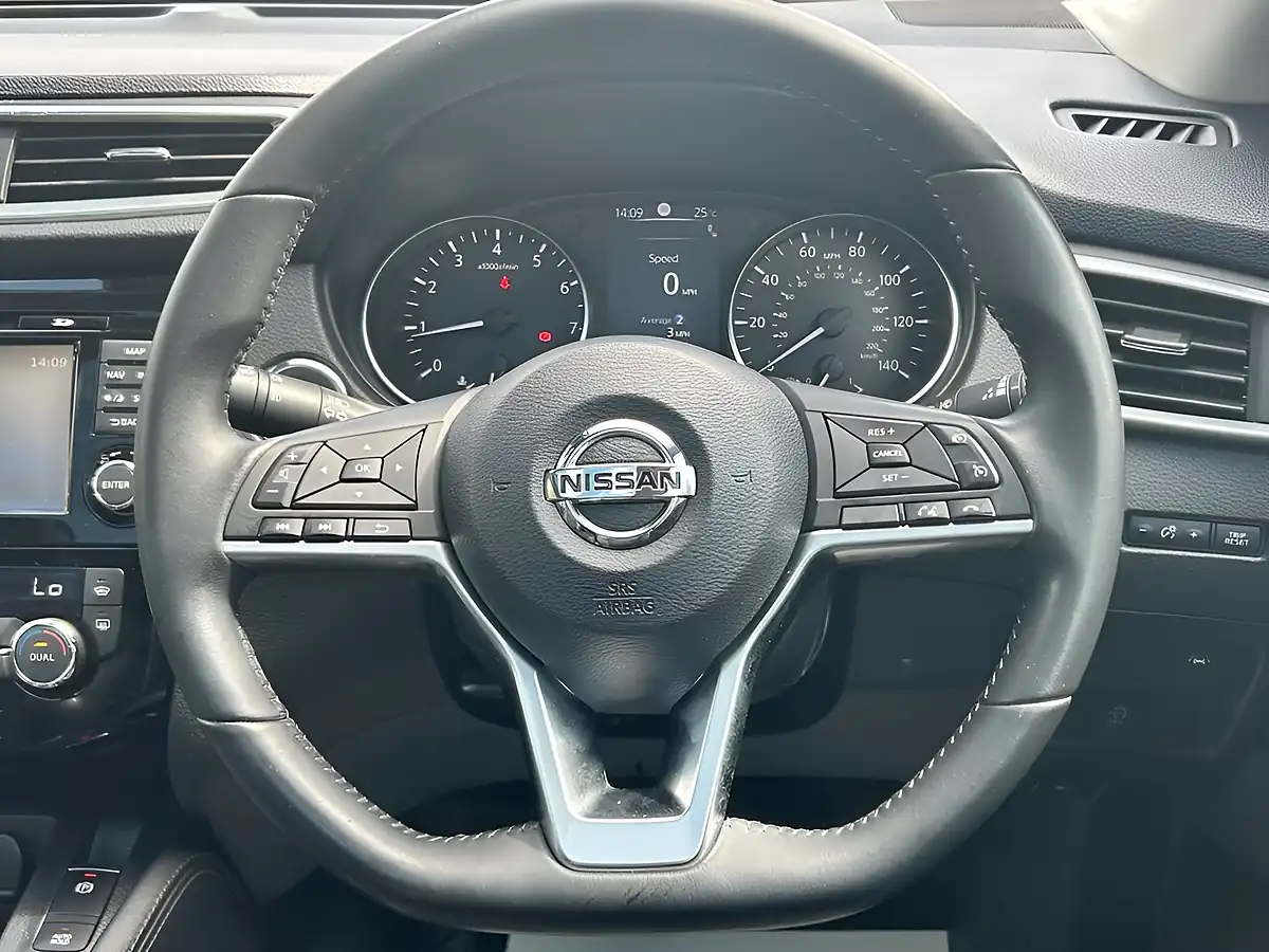 Used 2018 Nissan Qashqai Tekna Black - Interior and Exterior details 15