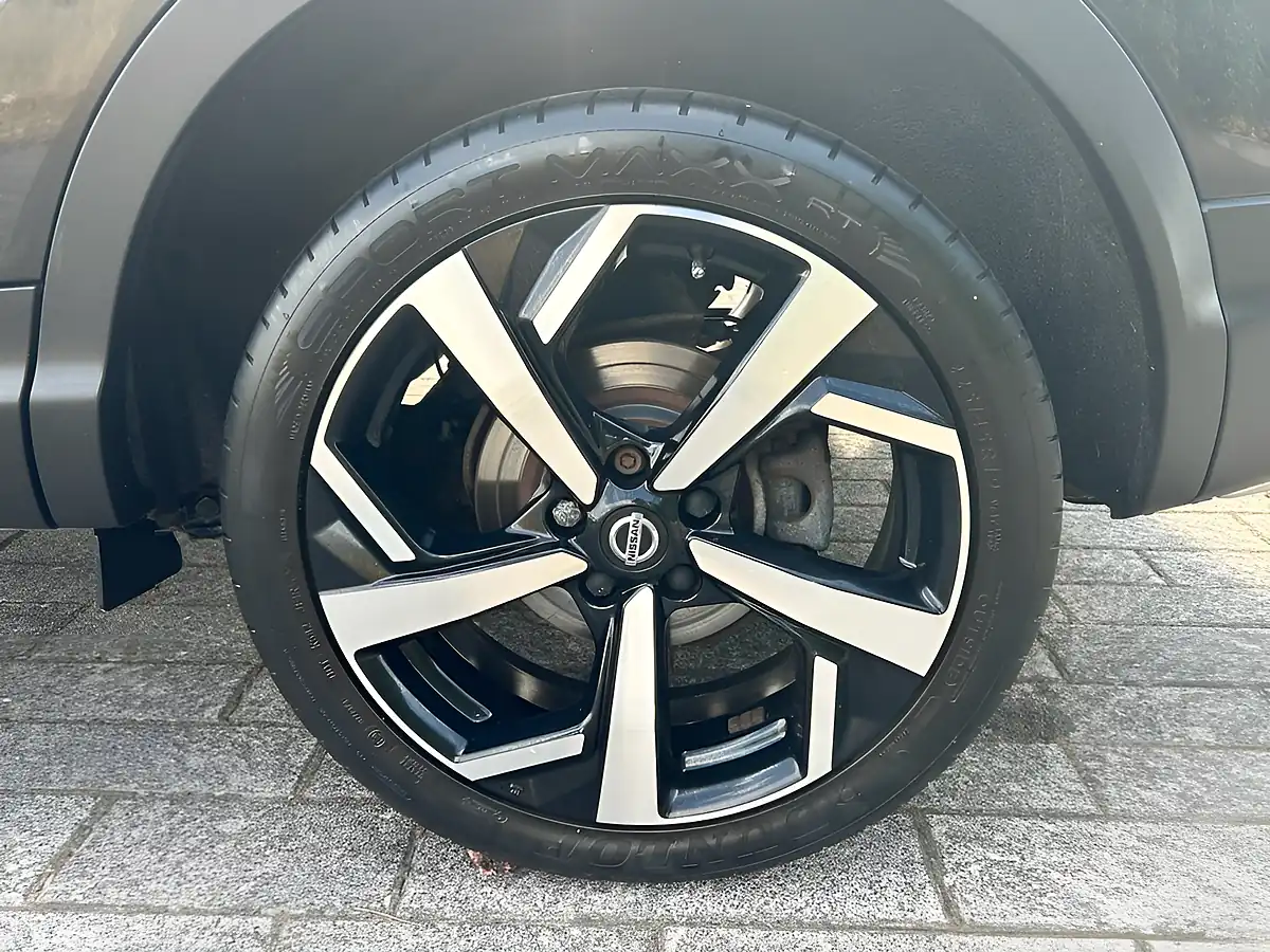 Used 2018 Nissan Qashqai Tekna Black - Interior and Exterior details 19