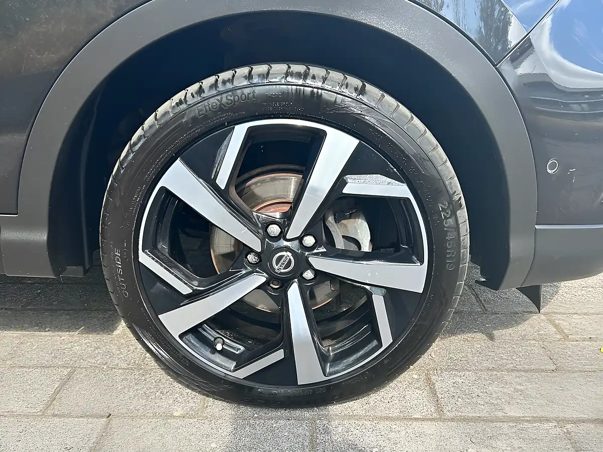 Used 2018 Nissan Qashqai Tekna Black - Interior and Exterior details 4