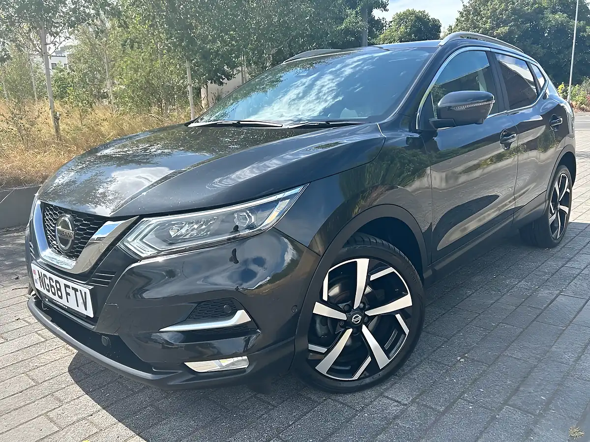 Used 2018 Nissan Qashqai Tekna Black - Interior and Exterior details 5