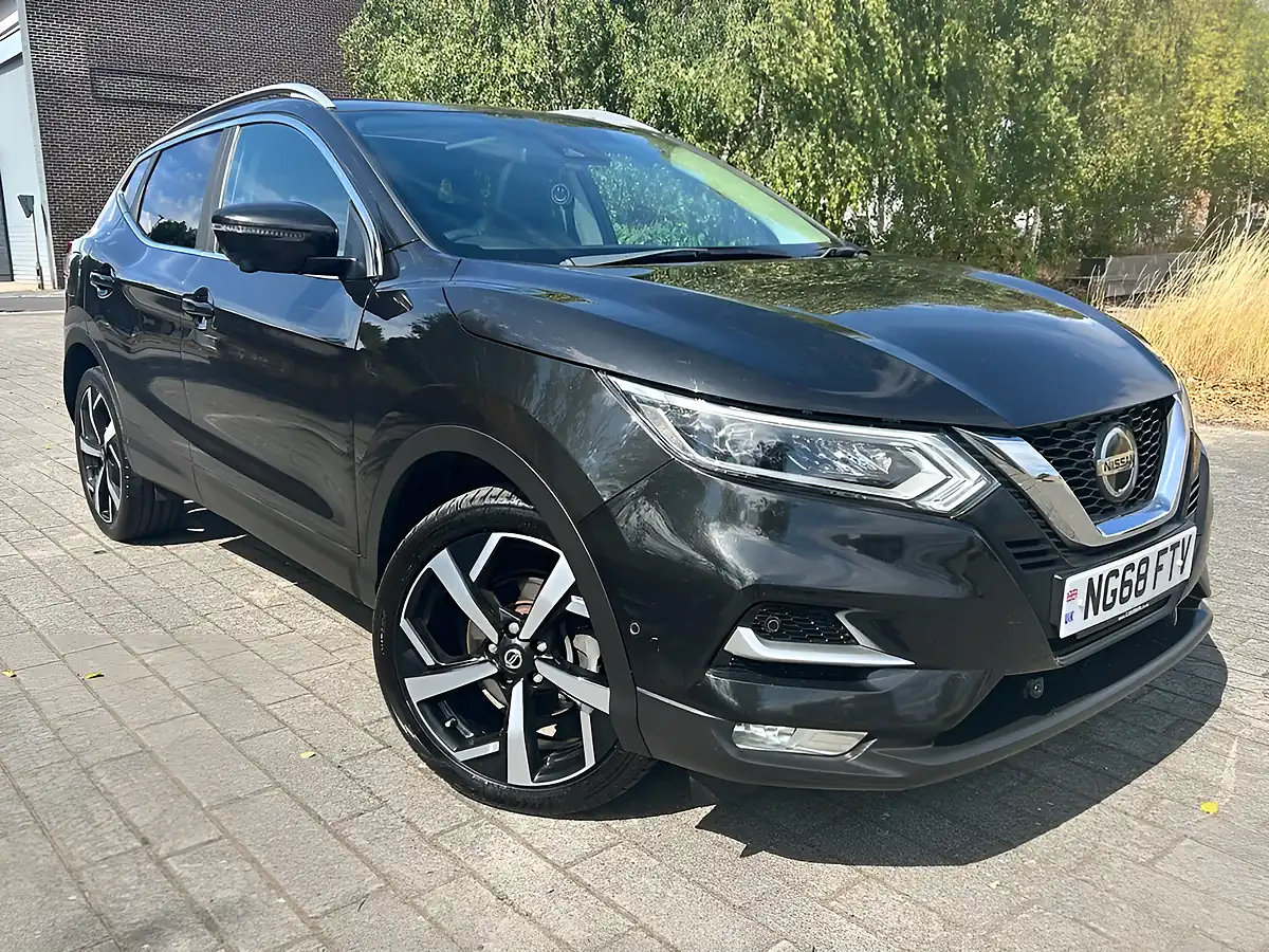 Used 2018 Nissan Qashqai Tekna Black - Interior and Exterior details 6
