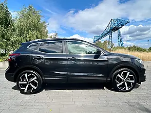 Used 2018 Nissan Qashqai Tekna Black - Interior and Exterior details 7