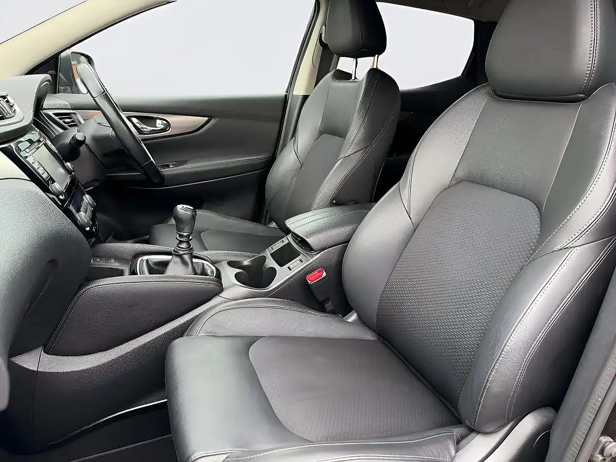 Used 2018 Nissan Qashqai Tekna Black - Interior and Exterior details 12