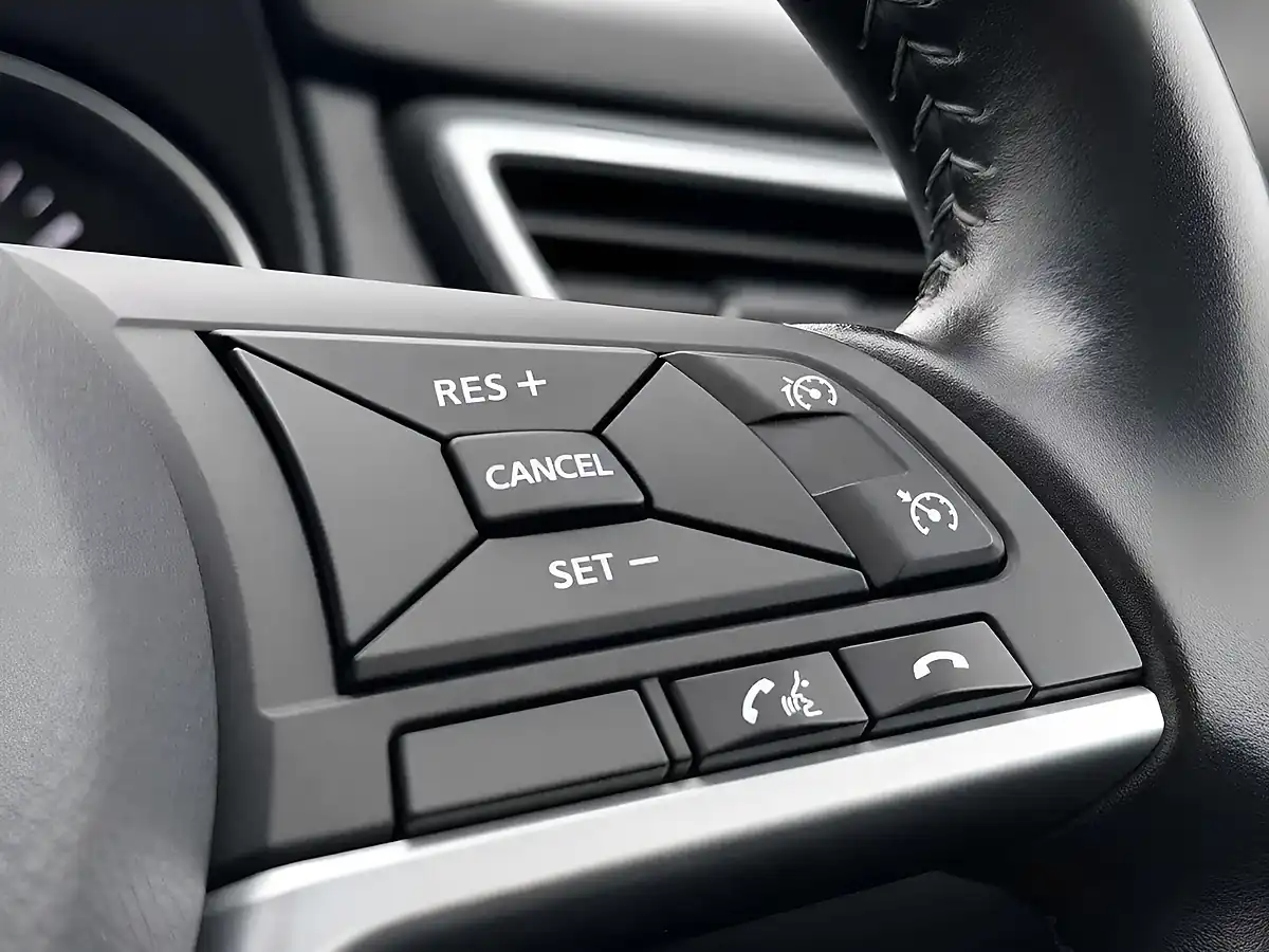 Used 2018 Nissan Qashqai Tekna Black - Interior and Exterior details 14