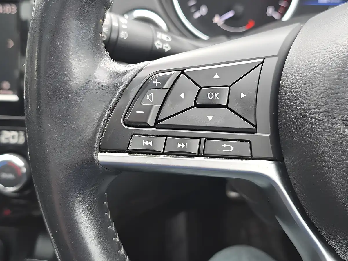 Used 2018 Nissan Qashqai Tekna Black - Interior and Exterior details 16