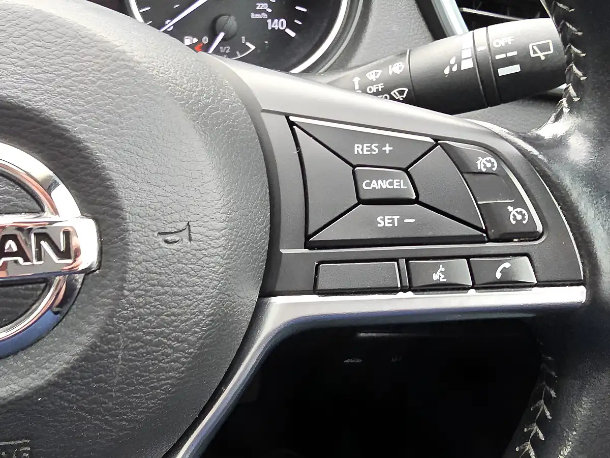 Used 2018 Nissan Qashqai Tekna Black - Interior and Exterior details 17