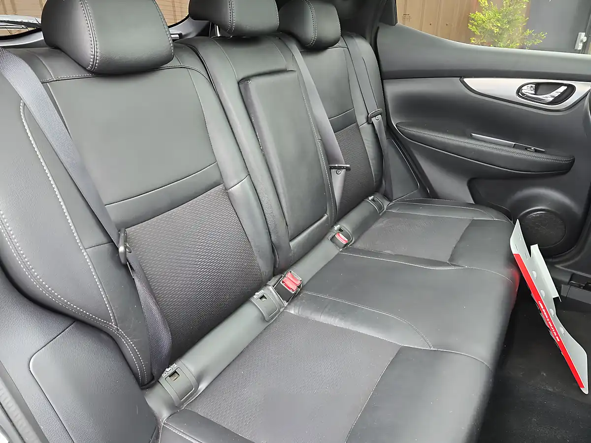 Used 2018 Nissan Qashqai Tekna Black - Interior and Exterior details 18
