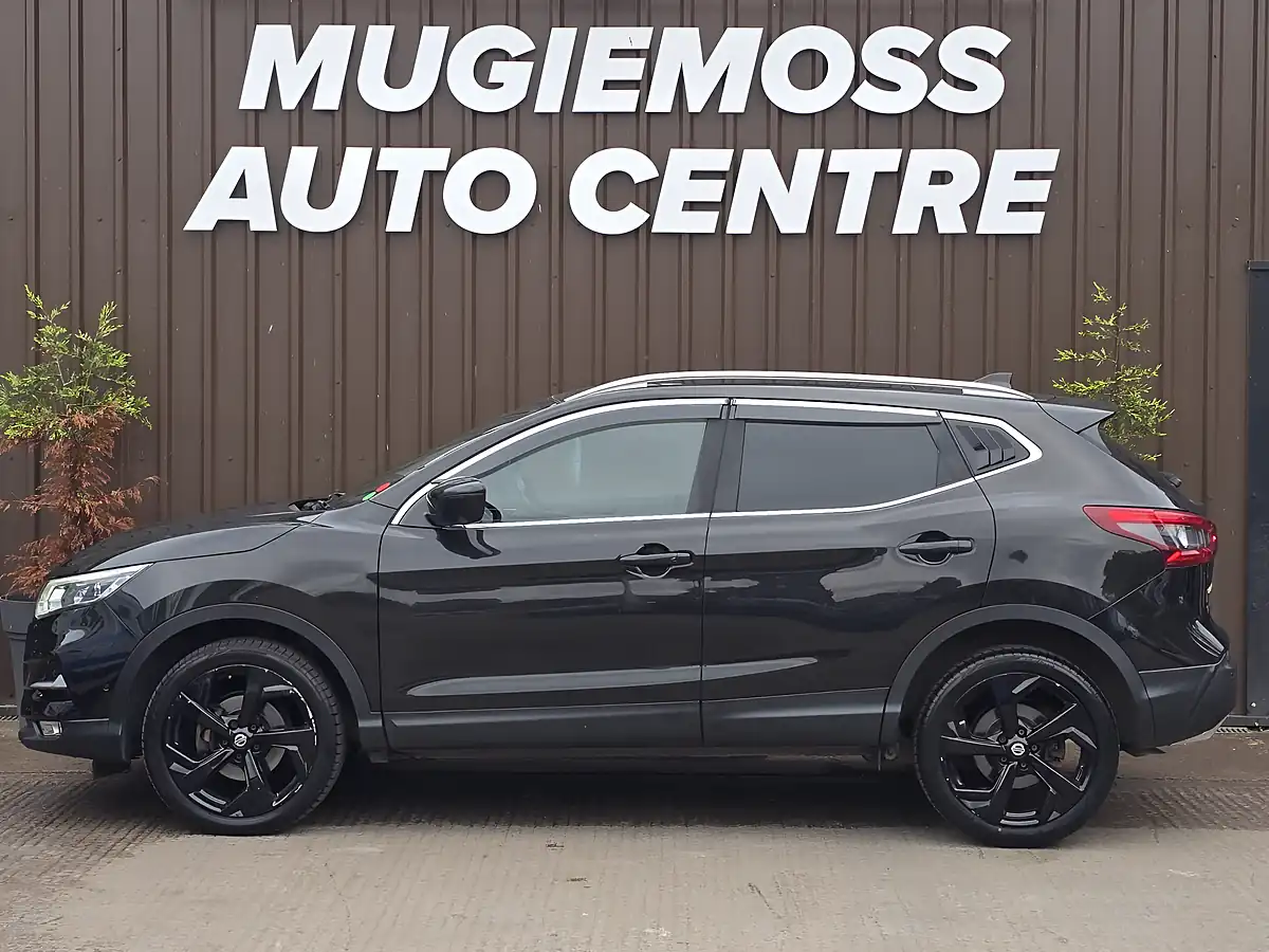 Used 2018 Nissan Qashqai Tekna Black - Interior and Exterior details 4