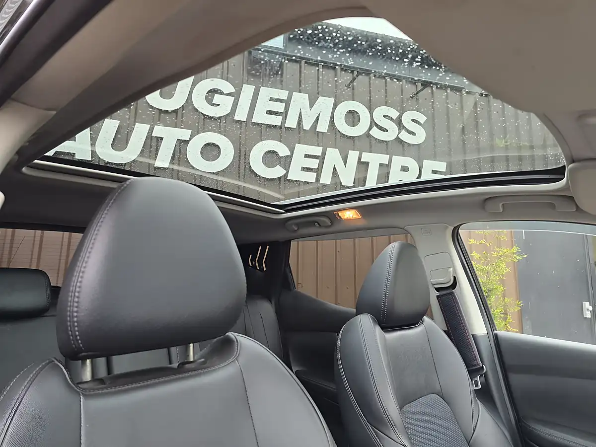 Used 2018 Nissan Qashqai Tekna Black - Interior and Exterior details 7