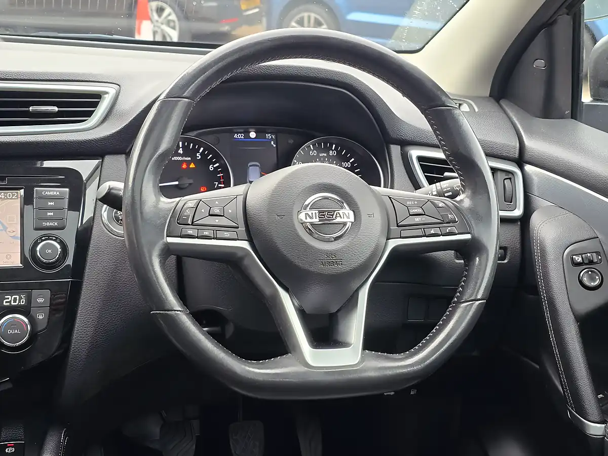 Used 2018 Nissan Qashqai Tekna Black - Interior and Exterior details 9