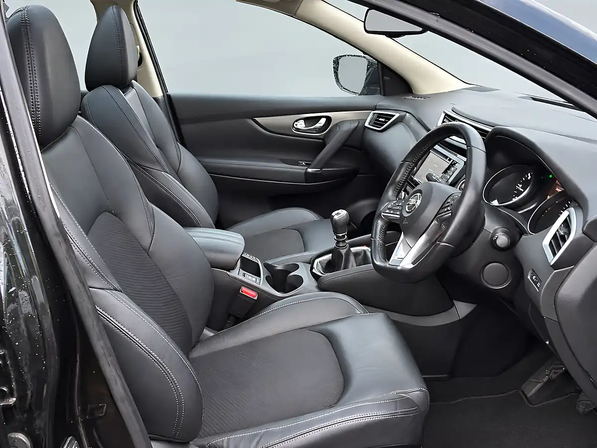 Used 2018 Nissan Qashqai Tekna Black - Interior and Exterior details 2